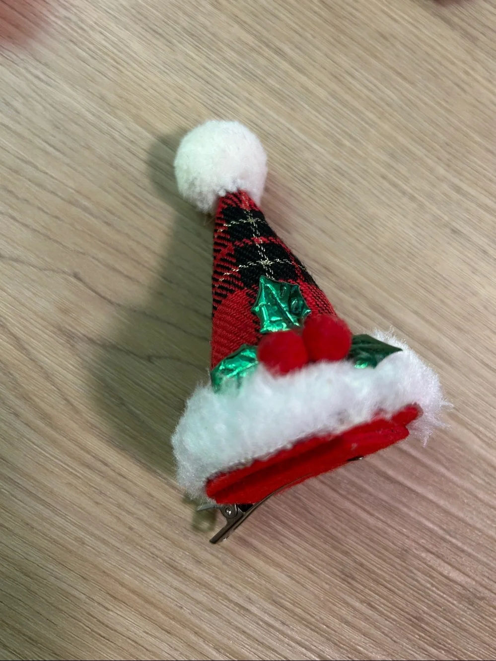 7 Kids Hair Bow Set for Christmas-Holiday Bows, Santa, Hat Clip Hair accessories